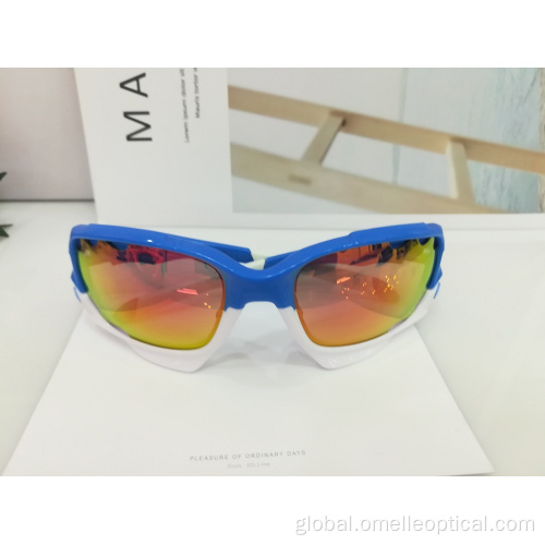 Man Wearing Sunglasses Stylish Full Frame Square UV Protection Sunglasses Supplier